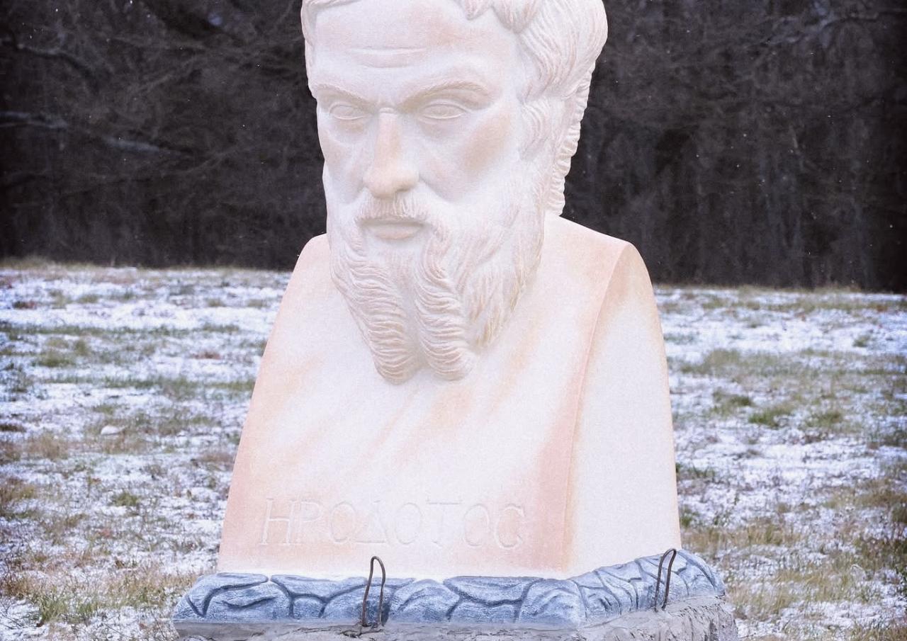 Скульптура чоловічого погруддя